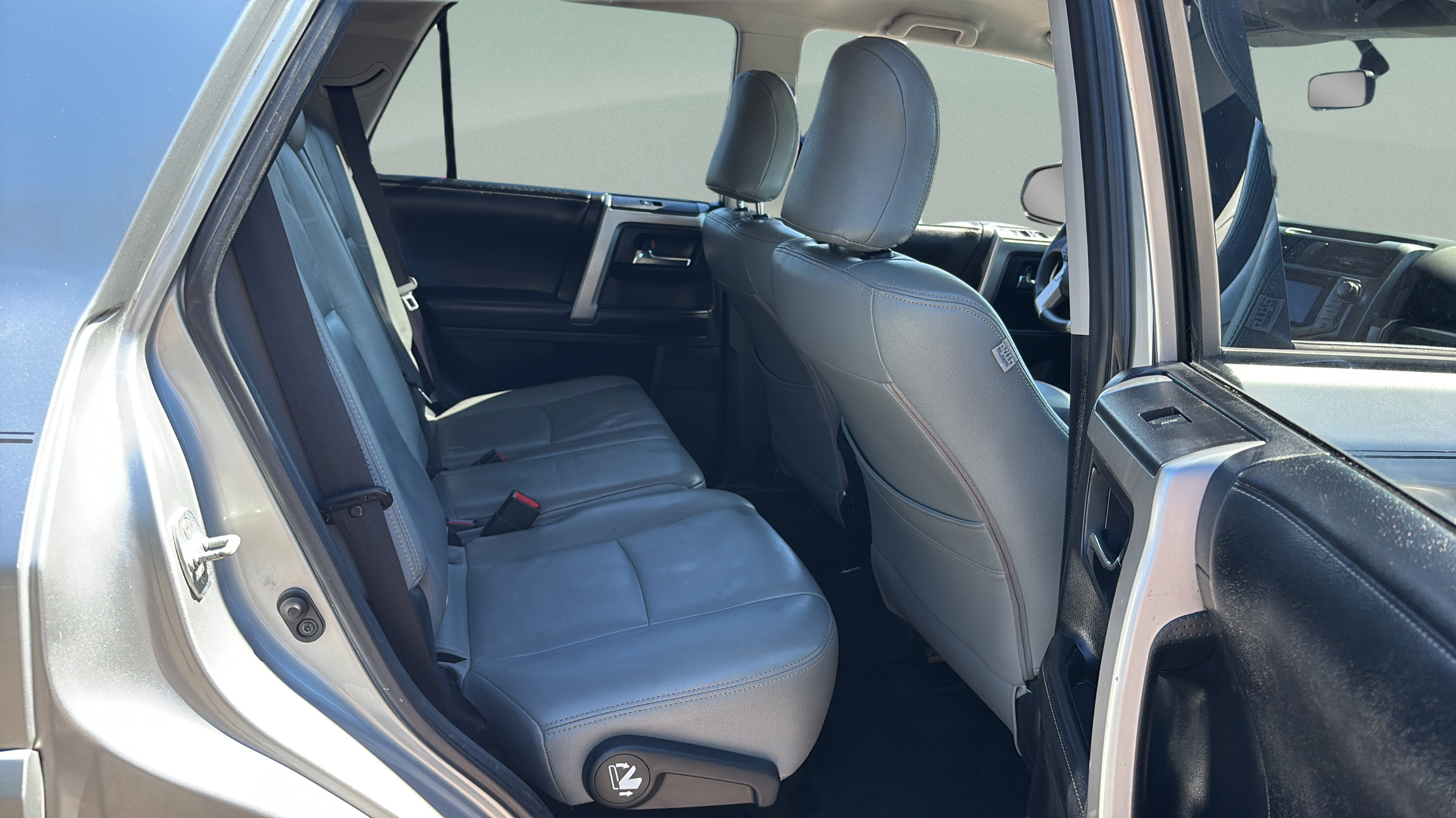 Used 2015 Toyota 4Runner SR5 RWD image 15