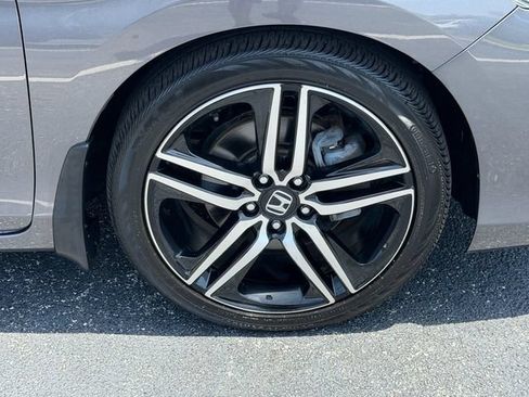 Used 2017 Honda Accord Touring image 9