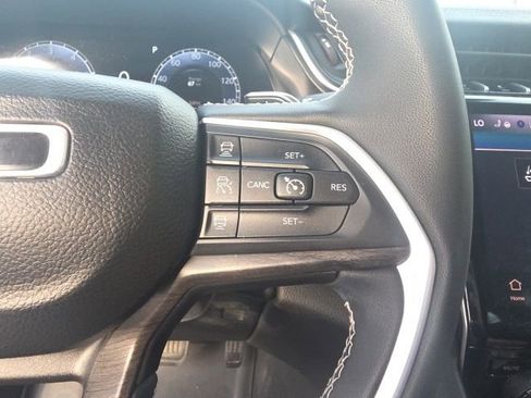 Used 2023 Jeep Grand Cherokee L Limited image 12