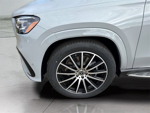 New 2026 Mercedes-Benz GLS 580 GLS 580 image 9