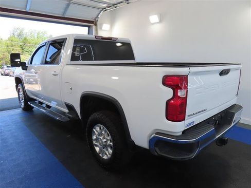 Used 2024 Chevrolet Silverado 2500 LT AWD/4WD image 10