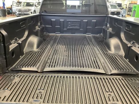 Used 2022 Nissan Titan SV AWD/4WD image 13