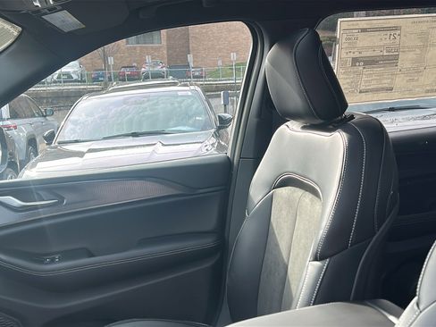 New 2025 Jeep Grand Cherokee L Altitude image 28