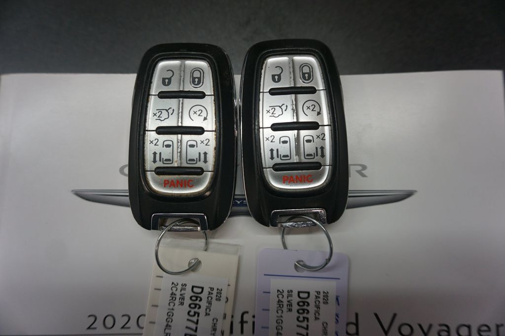 Used 2020 Chrysler Pacifica Limited FWD image 23