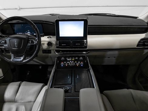 Used 2018 Lincoln Navigator Select w/ Technology Package image 17