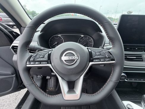 Used 2026 Nissan Altima 2.5 SR w/ SR Midnight Edition Package FWD image 14