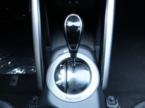 Used 2017 Hyundai Veloster FWD image 33