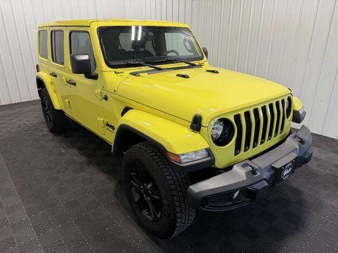 Used 2023 Jeep Wrangler Unlimited Sahara AWD/4WD image 5