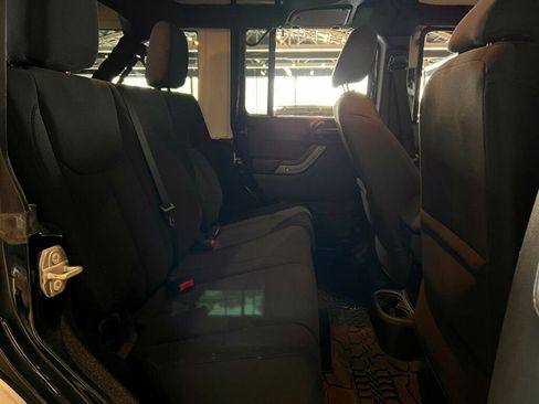 Used 2018 Jeep Wrangler Unlimited Sport S image 24