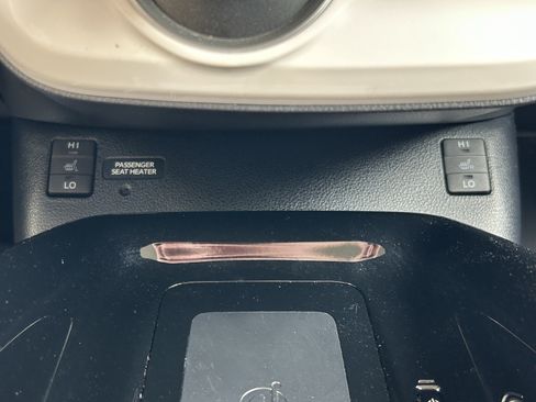 Certified 2018 Toyota Prius Prime Premium FWD image 30