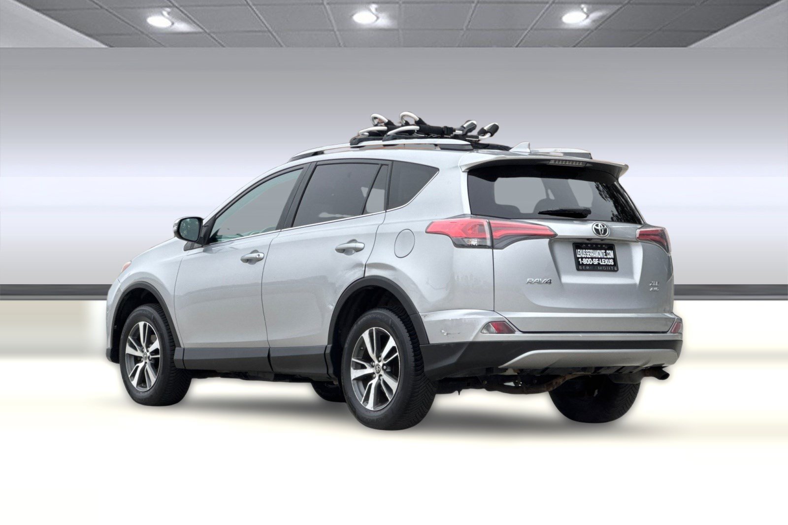 Used 2018 Toyota RAV4 XLE w/ Plus Extra Value Package AWD/4WD image 3