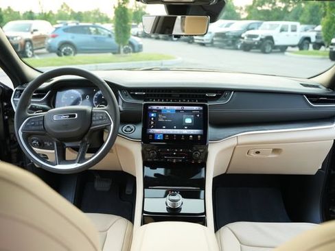 Used 2023 Jeep Grand Cherokee L Limited w/ Luxury Tech Group II RWD image 26