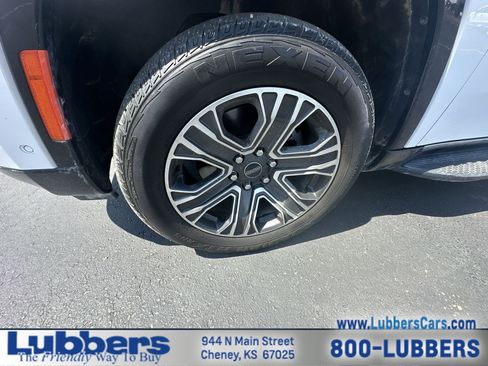 Used 2025 Jeep Wagoneer Series II w/ 8-Passenger Seating Package AWD/4WD image 10