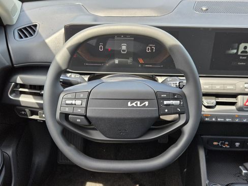 New 2026 Kia K4 LXS FWD image 25