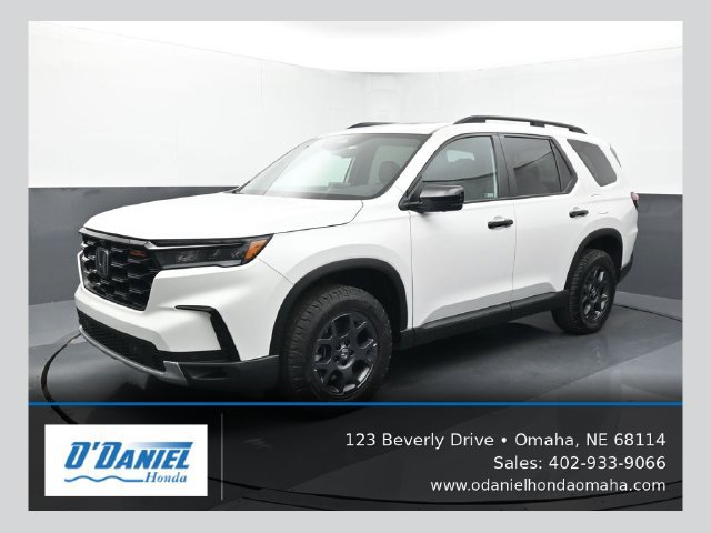 Used 2024 Honda Pilot TrailSport image 1