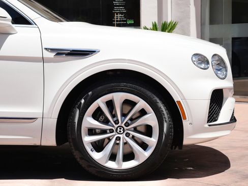 Used 2023 Bentley Bentayga AWD/4WD image 6