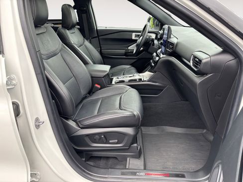 Used 2022 Ford Explorer ST w/ ST Street Pack image 10