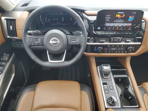 Used 2023 Nissan Pathfinder Platinum AWD/4WD image 18
