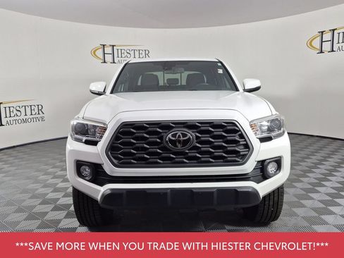 Used 2020 Toyota Tacoma TRD Off-Road AWD/4WD image 9