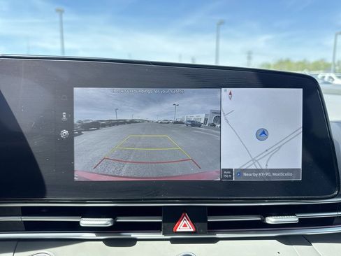Used 2024 Hyundai Elantra SEL FWD image 17
