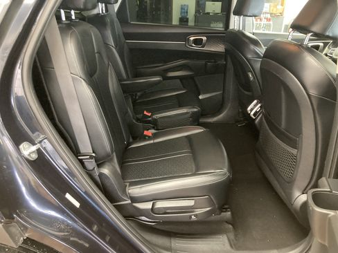 Used 2021 Kia Sorento S image 15