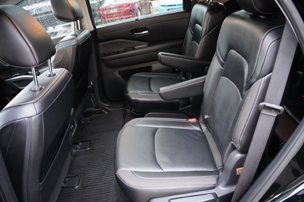 Used 2024 Nissan Pathfinder SL w/ SL Premium Package AWD/4WD image 17