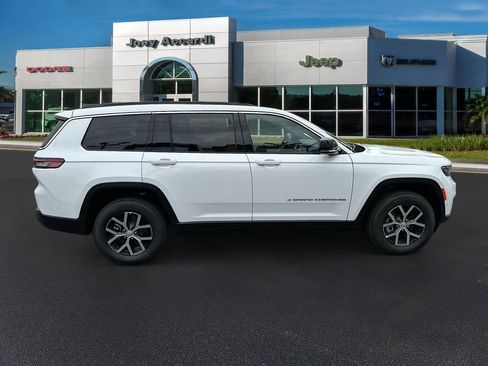 New 2025 Jeep Grand Cherokee L Limited w/ Luxury Tech Group II image 8