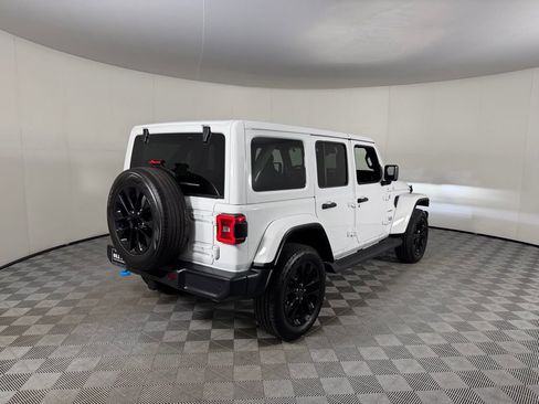 Used 2024 Jeep Wrangler Unlimited Sahara w/ Technology Group AWD/4WD image 5