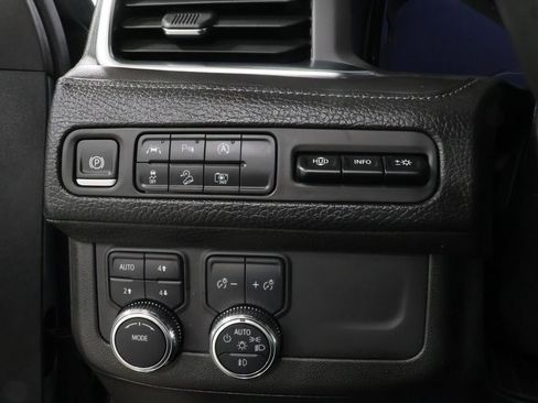 Used 2024 GMC Yukon XL Denali image 18