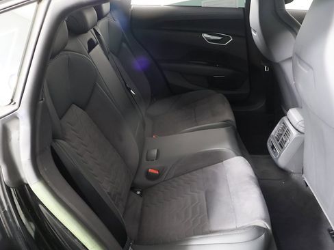 Used 2023 Audi e-tron GT Premium Plus image 30