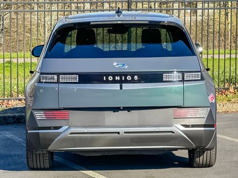 Used 2024 Hyundai Ioniq 5 SEL image 4