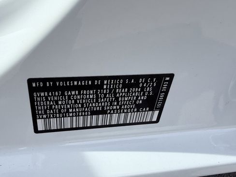 Used 2025 Volkswagen Jetta SE FWD image 29