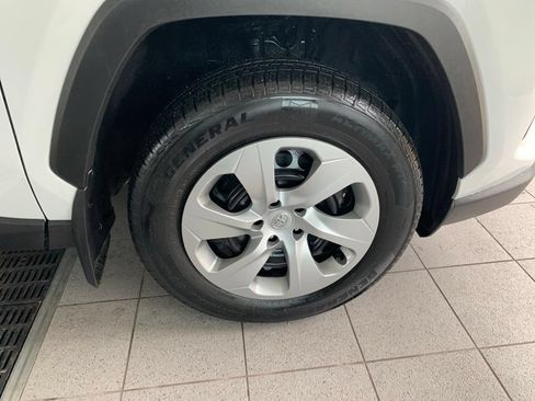 Used 2021 Toyota RAV4 LE AWD/4WD image 22