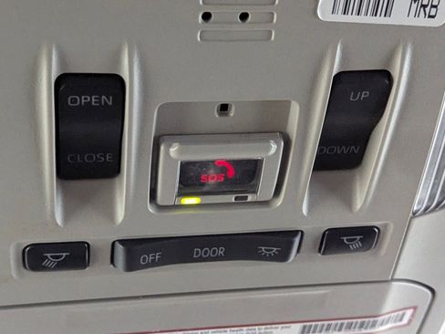 Used 2021 Toyota Highlander XLE image 26