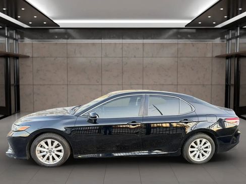 Used 2018 Toyota Camry LE FWD image 4