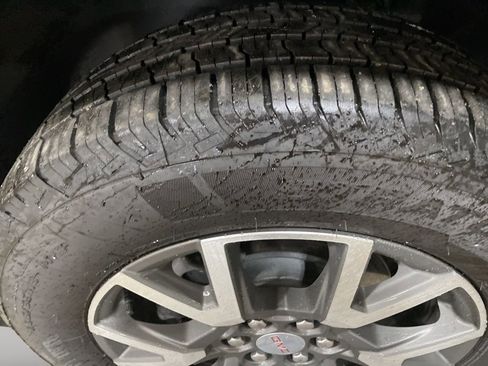 Used 2023 GMC Acadia SLE w/ Driver Convenience Package image 31