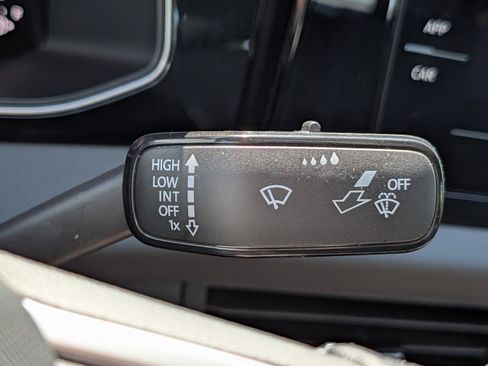Certified 2025 Volkswagen Jetta Sport FWD image 31
