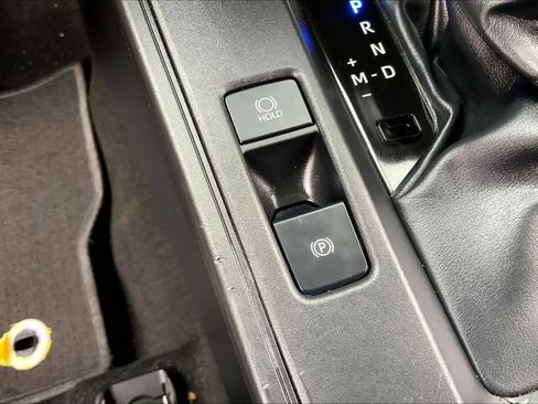 Used 2026 Toyota Corolla Cross LE image 32