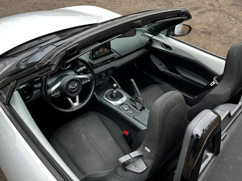 Used 2017 MAZDA MX-5 Miata Club image 16