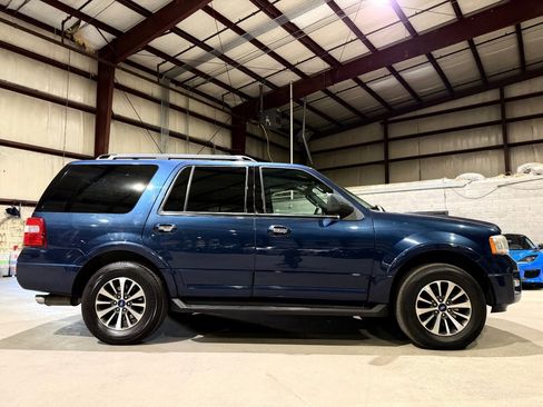 Used 2015 Ford Expedition XLT w/ Equipment Group 201A RWD image 4