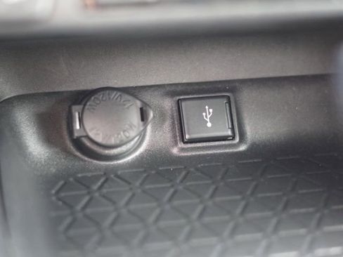 Used 2021 Toyota RAV4 XLE w/ Convenience Package FWD image 29