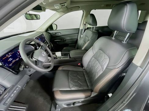 New 2026 Nissan Pathfinder Platinum image 13