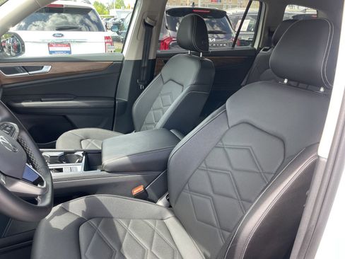 Used 2025 Volkswagen Atlas SE FWD image 8
