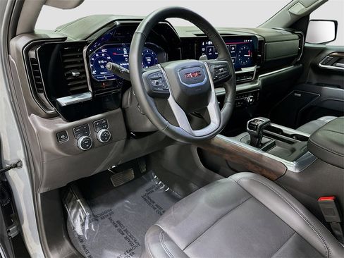 Used 2025 GMC Sierra 1500 SLT image 9