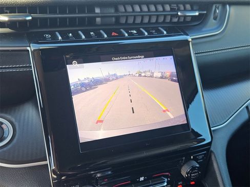 Used 2023 Jeep Grand Cherokee L Laredo image 21