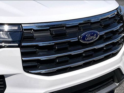 Certified 2025 Ford Explorer Active RWD image 28