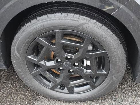 Used 2025 Kia Carnival SX Prestige image 11