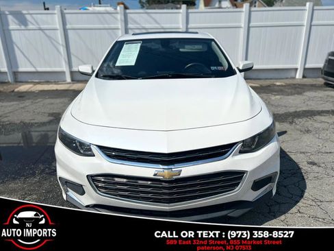 Used 2017 Chevrolet Malibu LT image 3