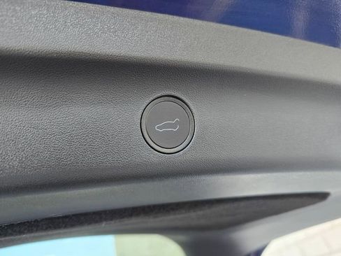 Used 2025 Tesla Model Y Long Range image 60