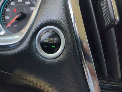 Used 2021 Chevrolet Traverse LT image 31